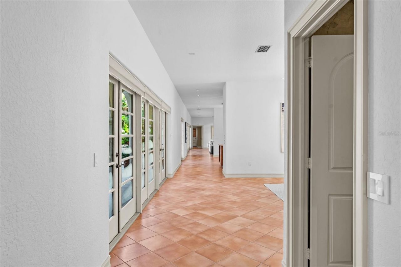 4803 W Woodmere Road, Tampa, FL 33609 Photo