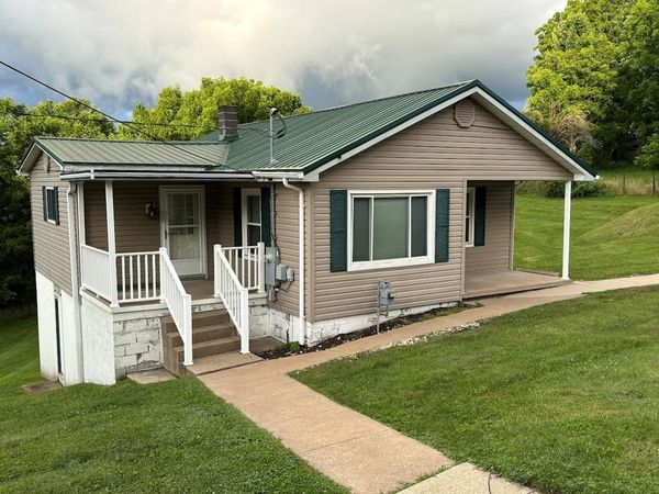 156 Plumley Lane, CRAB ORCHARD, WV 25832