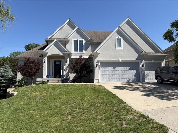 5739 NE Timber Hills Drive, Lee's Summit, MO 64064