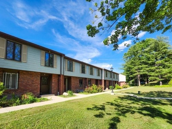 10 Winston Ct, Unit 10, Amherst, MA 01002