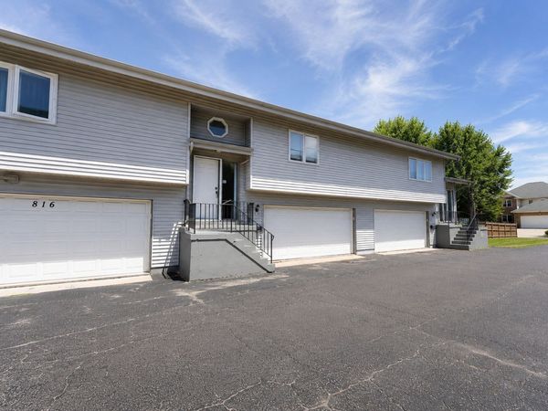 812 Maple Lane , Wheeling, IL 60090