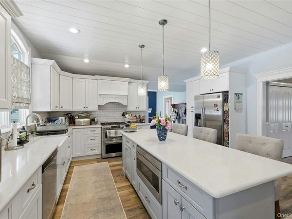 852 Jackson Avenue , Franklin Square, NY 11010