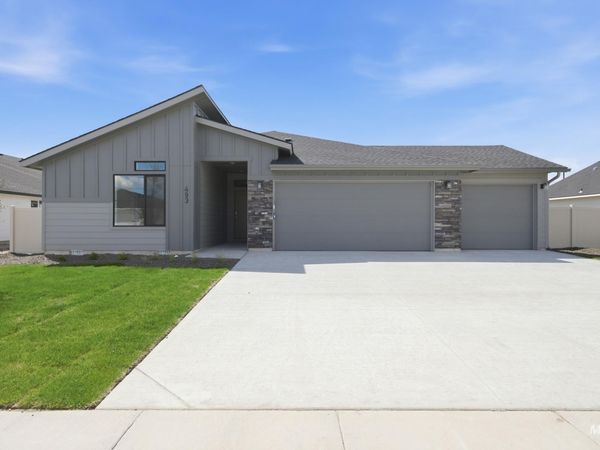 3867 E White Plains St, Nampa, ID 83686