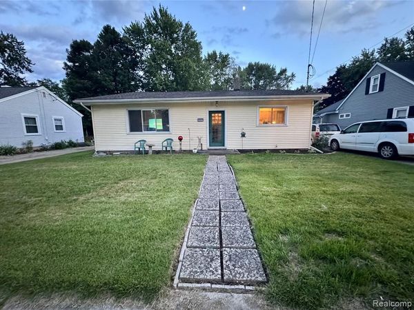 4597 Holt Road , Delhi Charter Twp, MI 48842