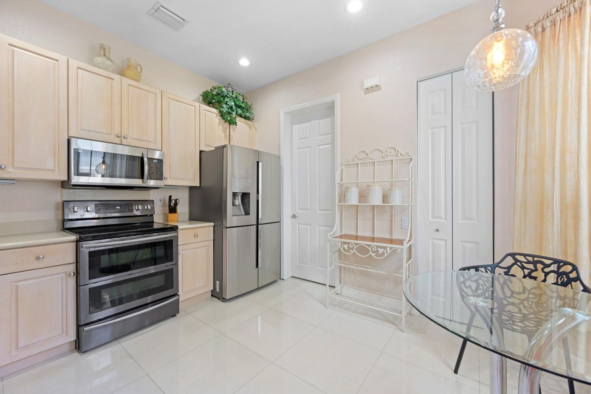 1384 Harbor View W, Hollywood, FL 33019 Photo