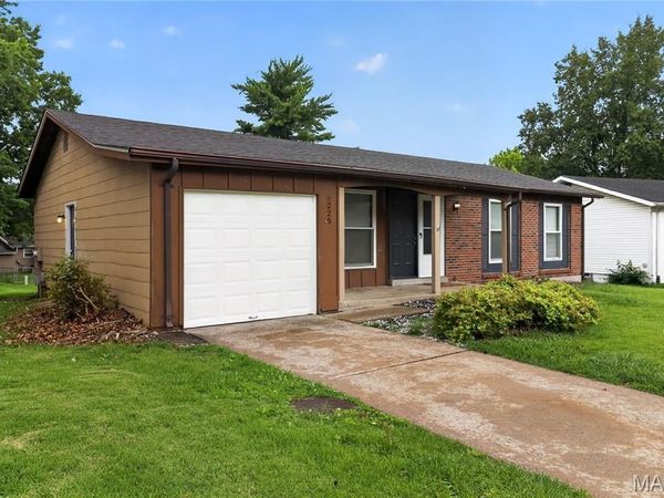 6220 Pennyrich Court , Florissant, MO 63033