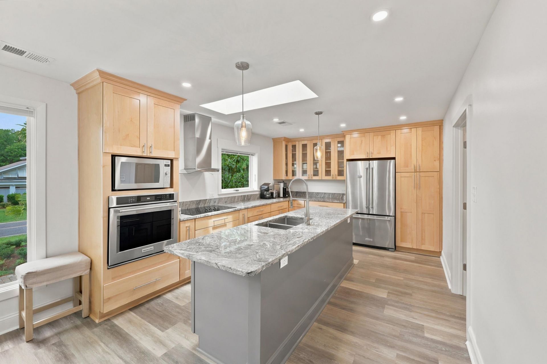 366 Lakeshore Dr. Photo 10