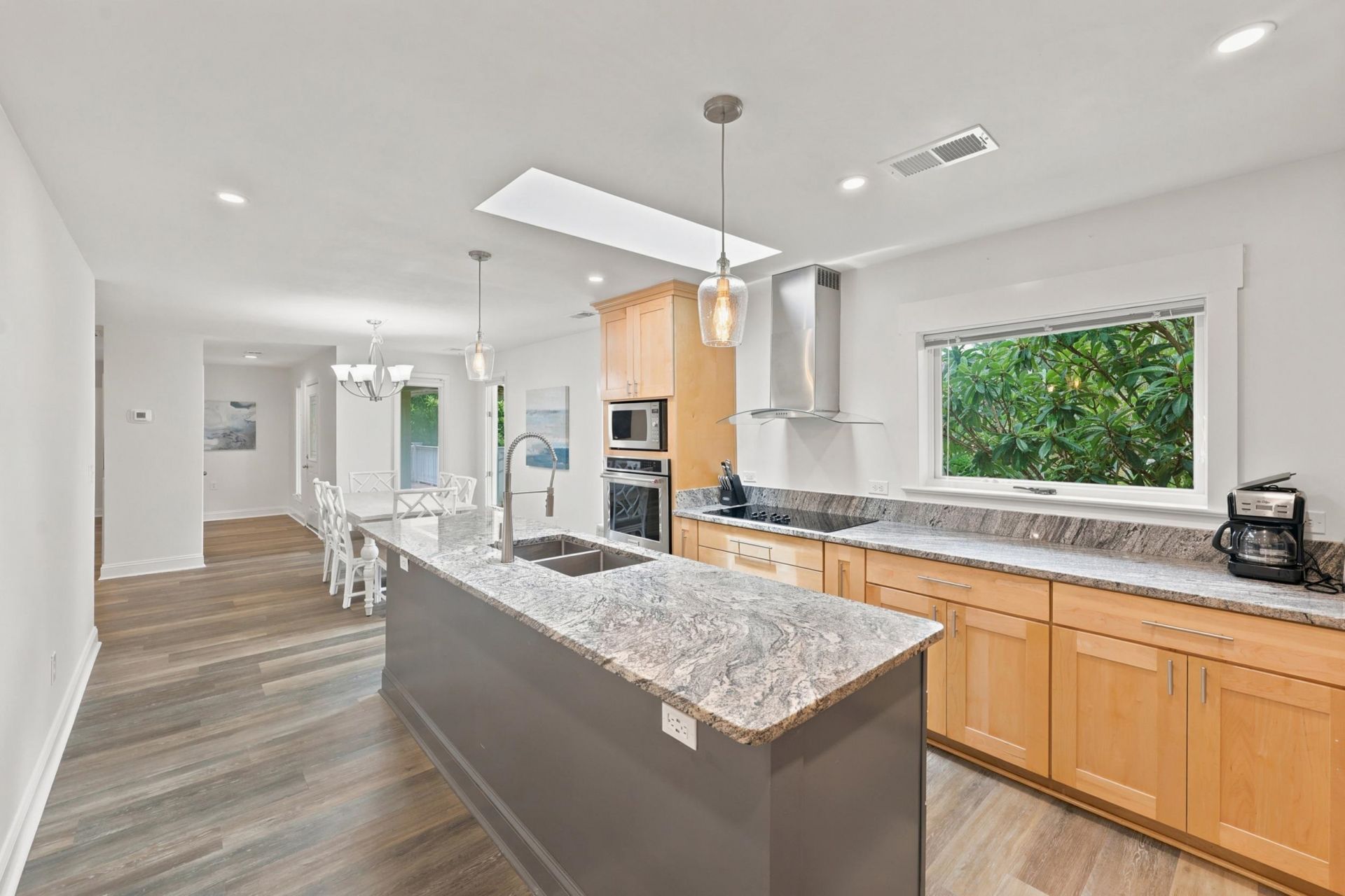 366 Lakeshore Dr. Photo 11