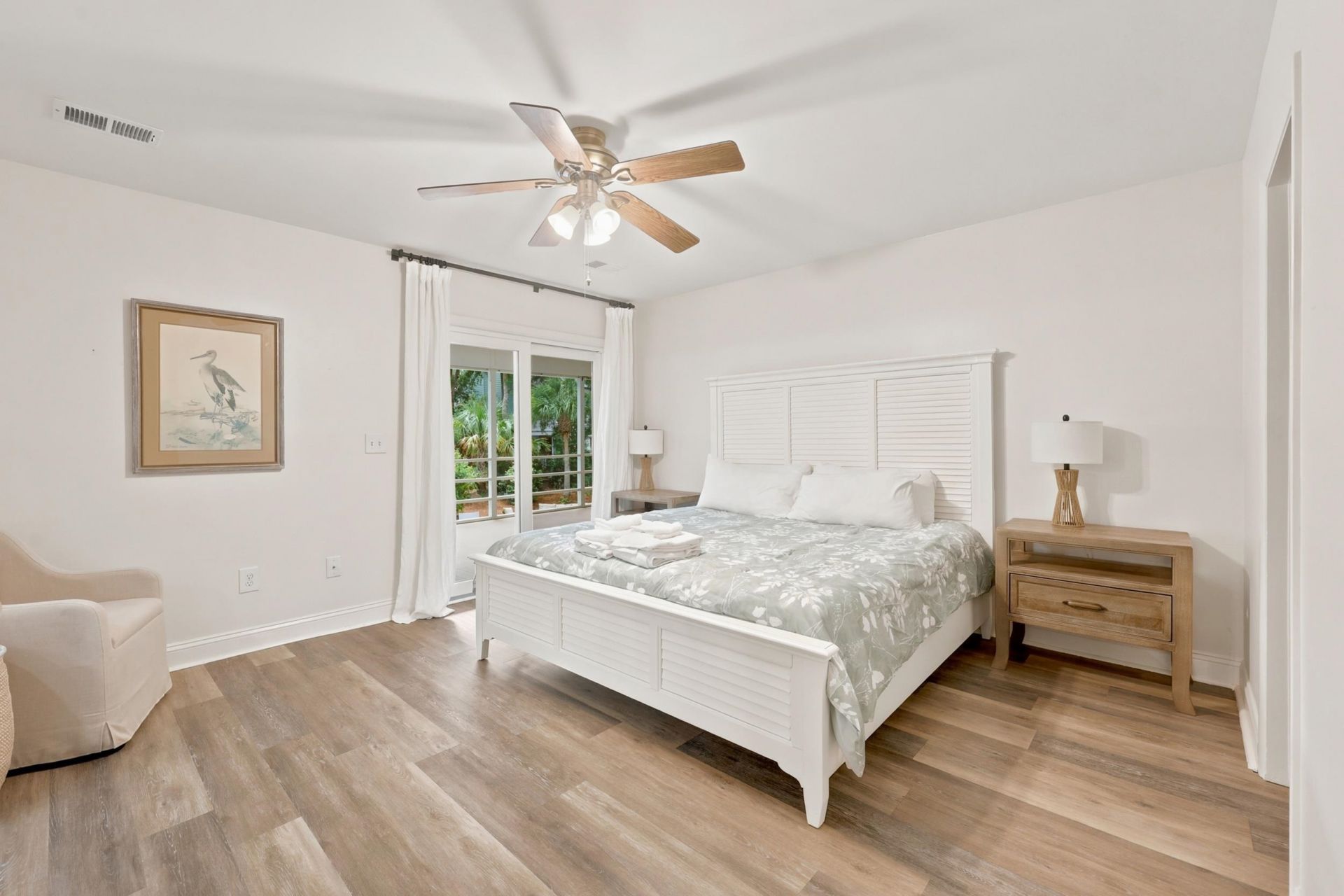 366 Lakeshore Dr. Photo 12