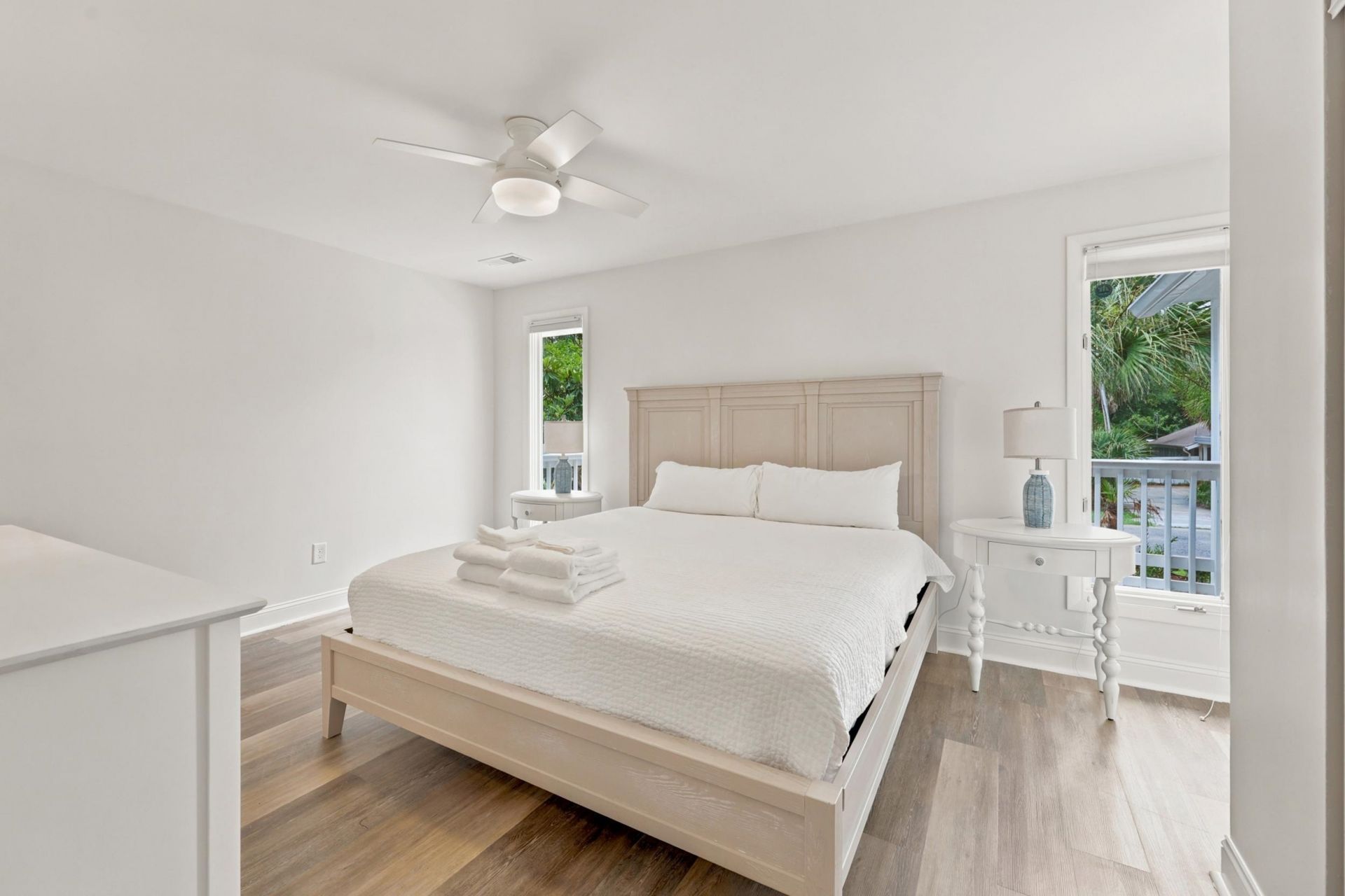 366 Lakeshore Dr. Photo 18