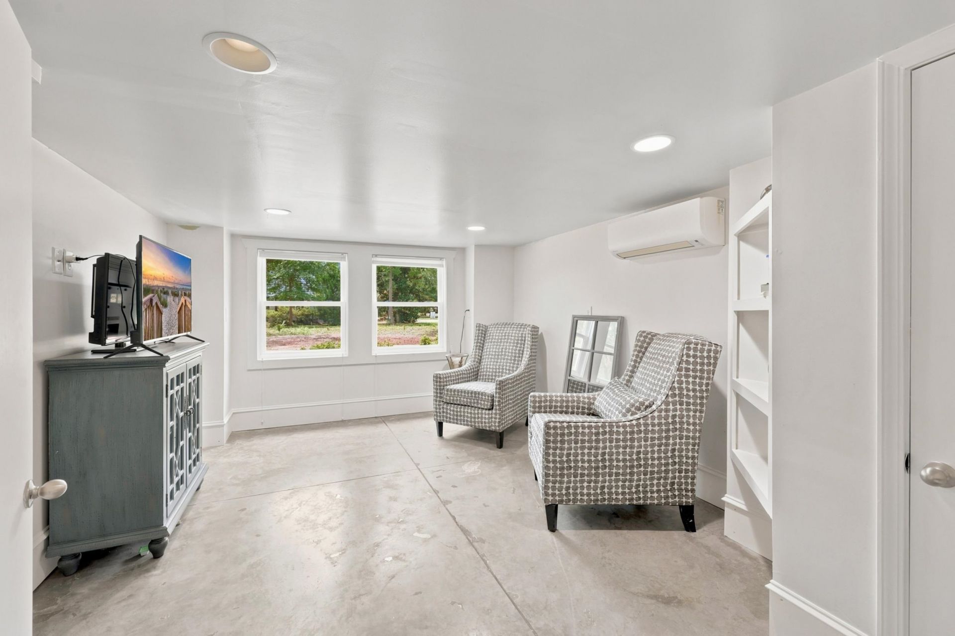 366 Lakeshore Dr. Photo 28