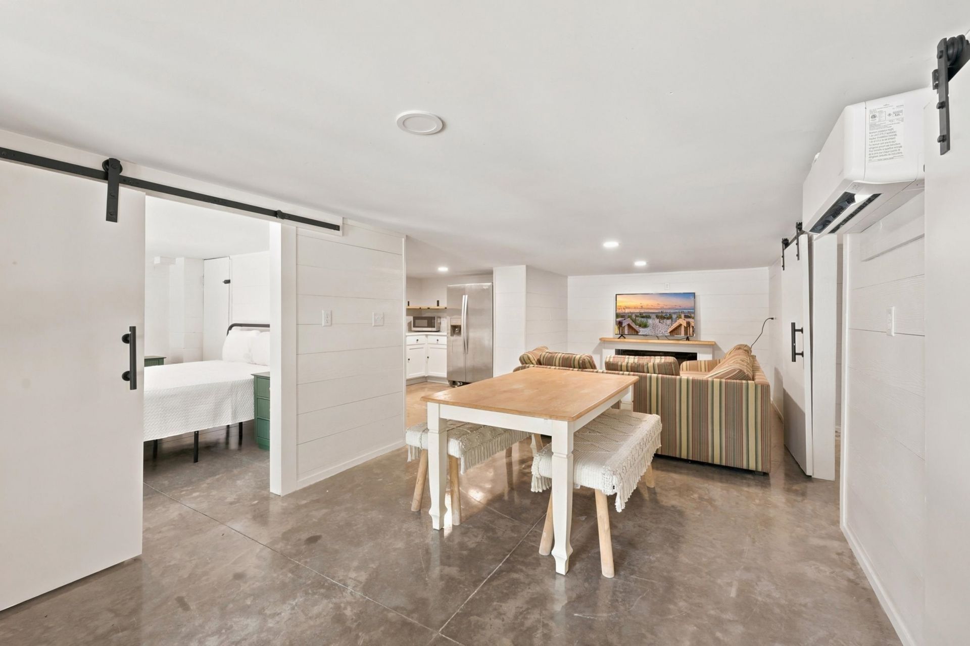 366 Lakeshore Dr. Photo 30