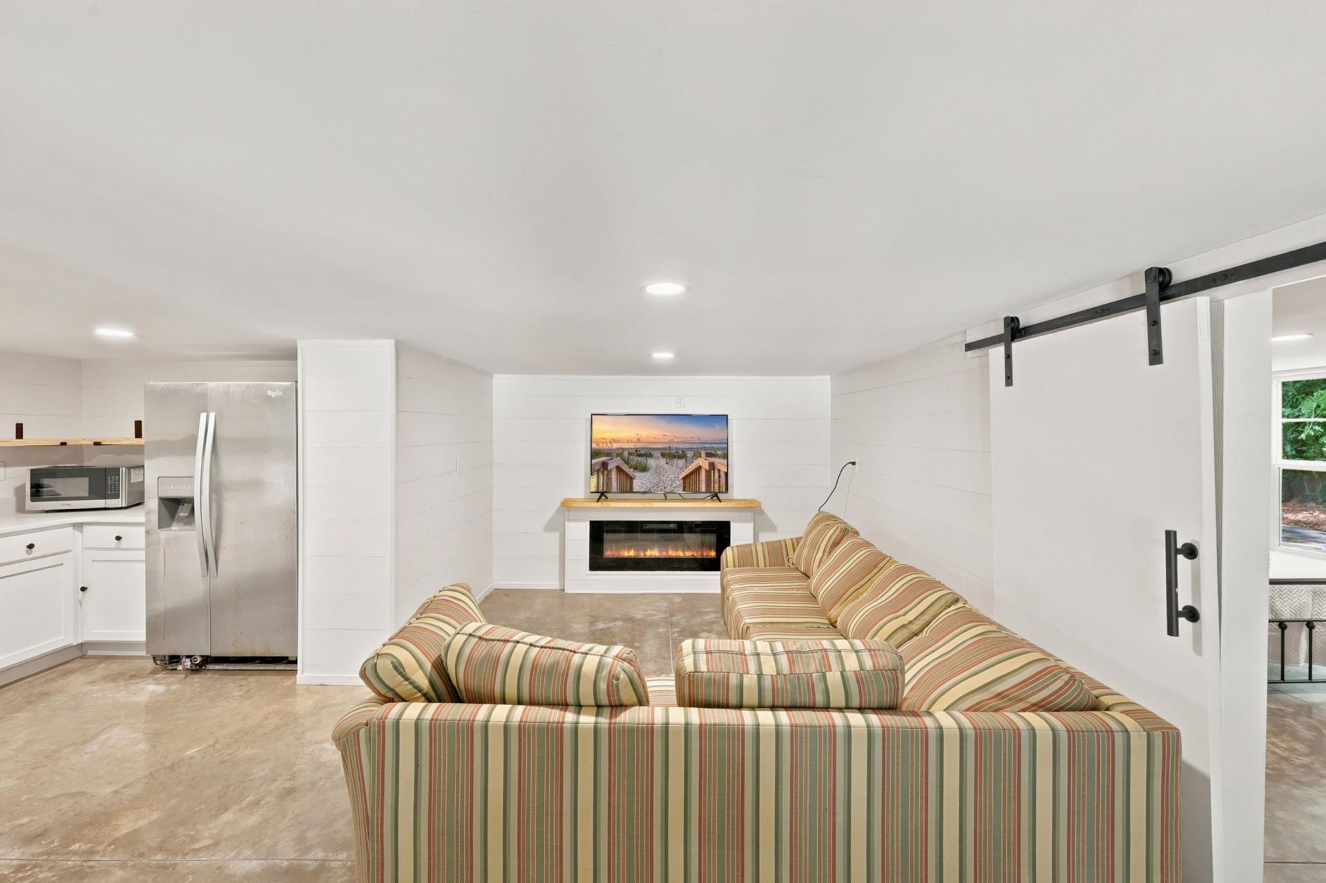 366 Lakeshore Dr. Photo 33