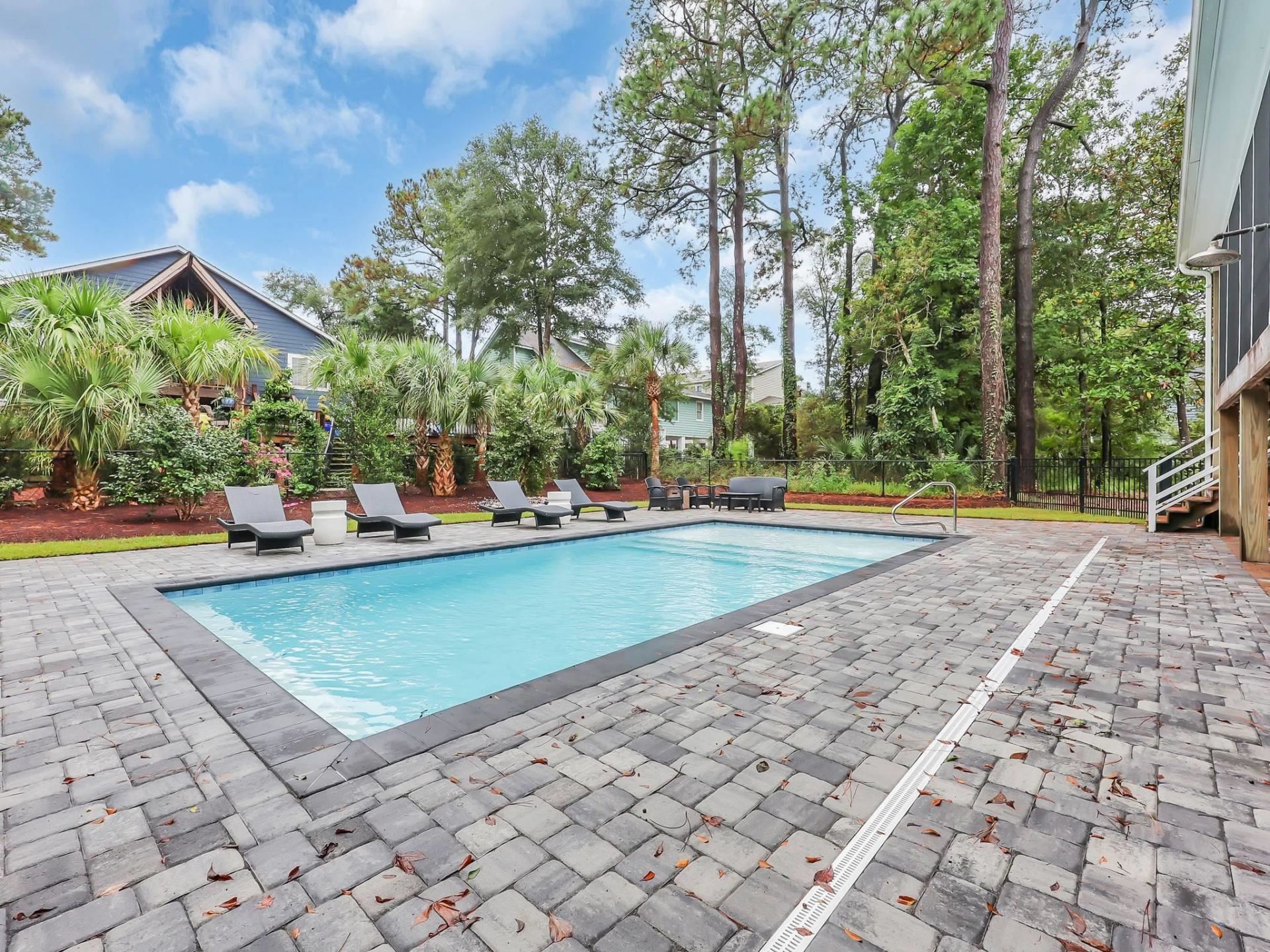 366 Lakeshore Dr. Photo 41
