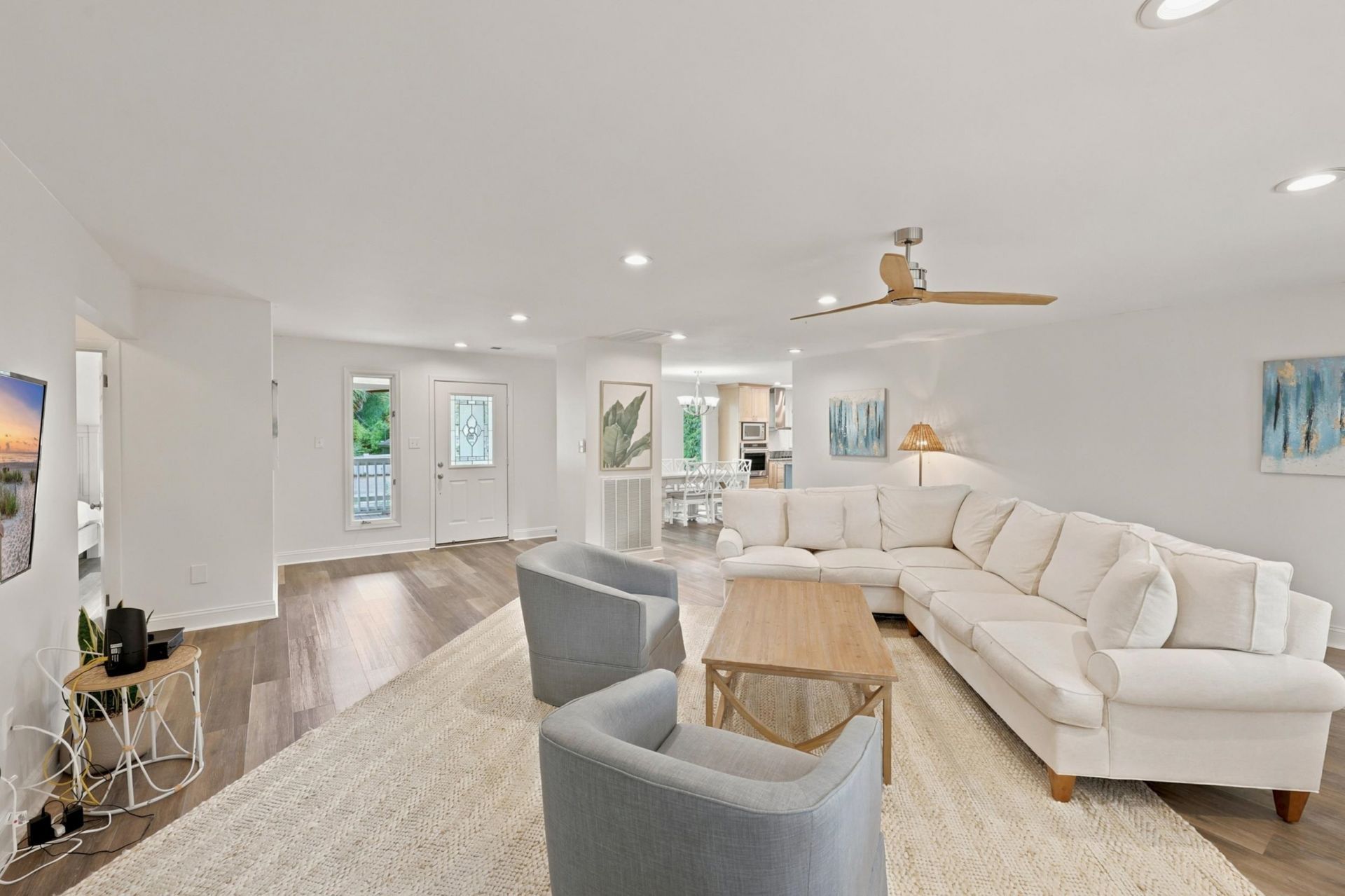 366 Lakeshore Dr. Photo 8