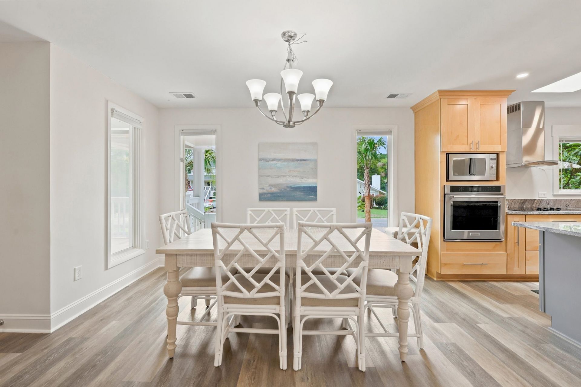 366 Lakeshore Dr. Photo 9