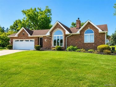 66 Cove Hollow, West Seneca, NY 14424