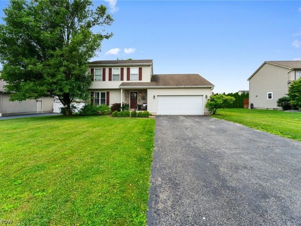 10460 Carrie Drive, New Middletown, OH 44442