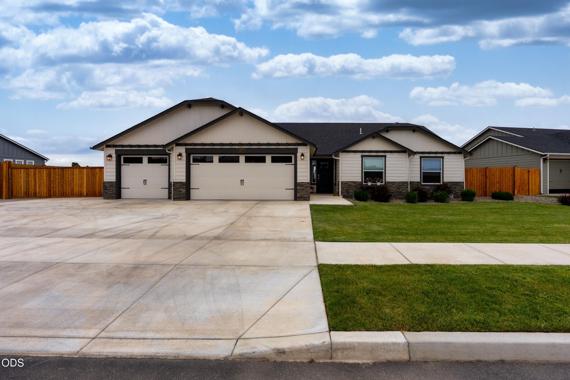 3375 NW Canyon Drive, Redmond, OR 97756 Main Photo