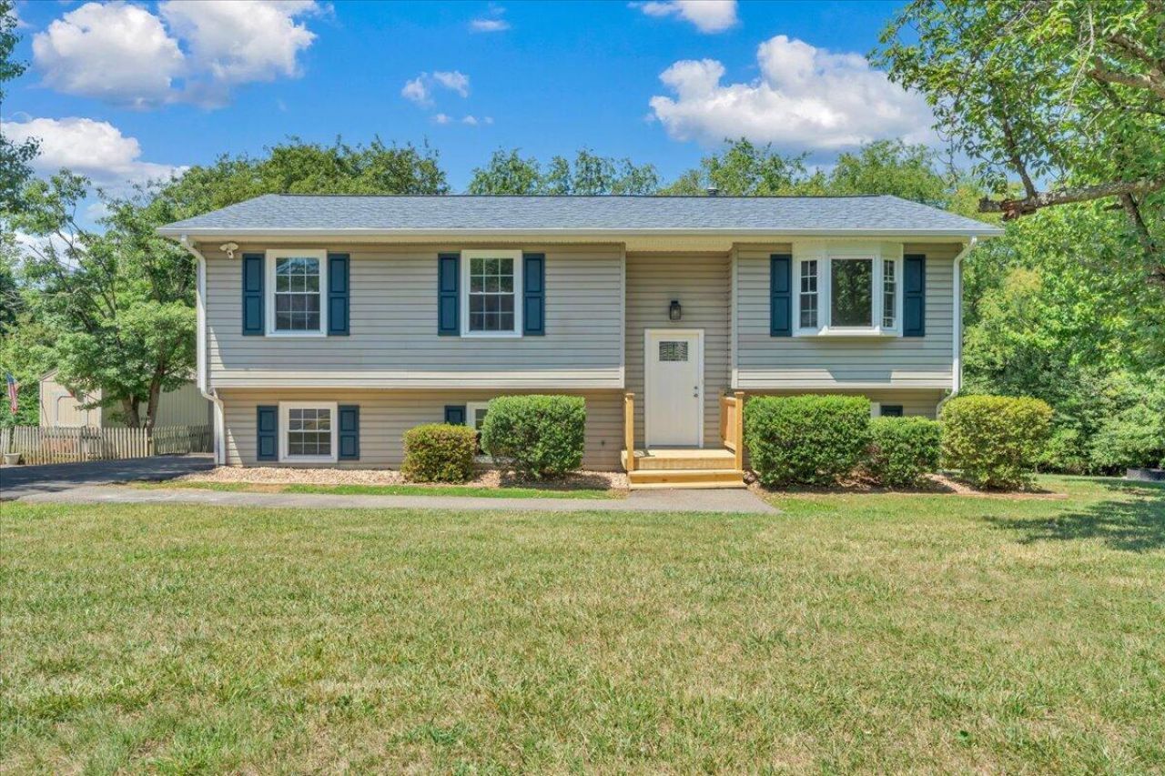 4912 Shadow Ln, Roanoke, VA 24019 Main Photo