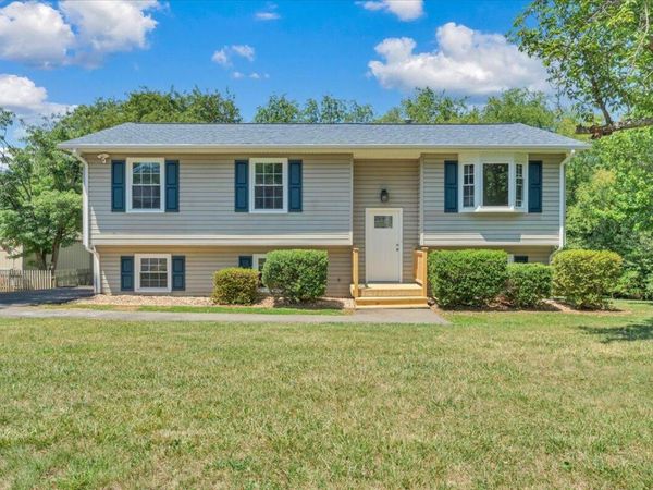 4912 Shadow LN, Roanoke, VA 24019