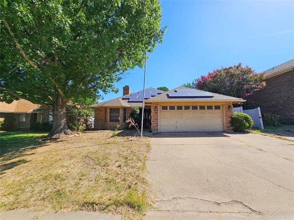 5817 Fox Hunt Drive, Arlington, TX 76017