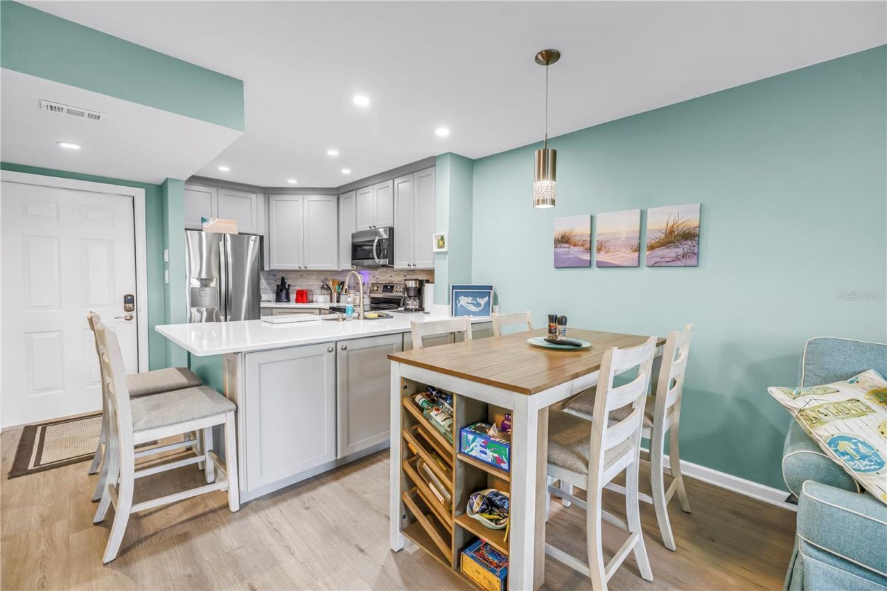 6924 Stones Throw Circle N, Unit 8103, Saint Petersburg, FL 33710 Photo