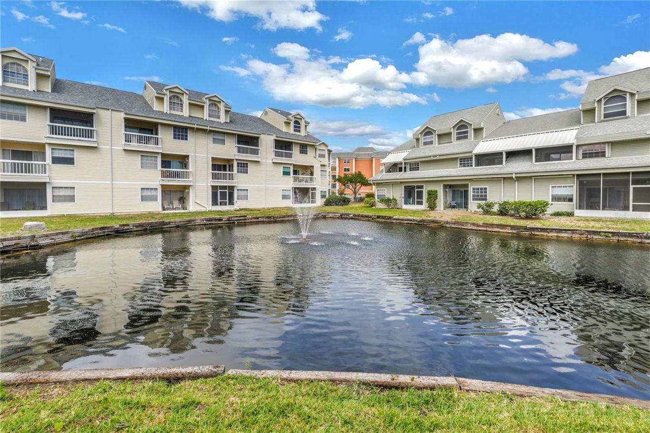 6924 Stones Throw Circle N, Unit 8103, Saint Petersburg, FL 33710 Photo