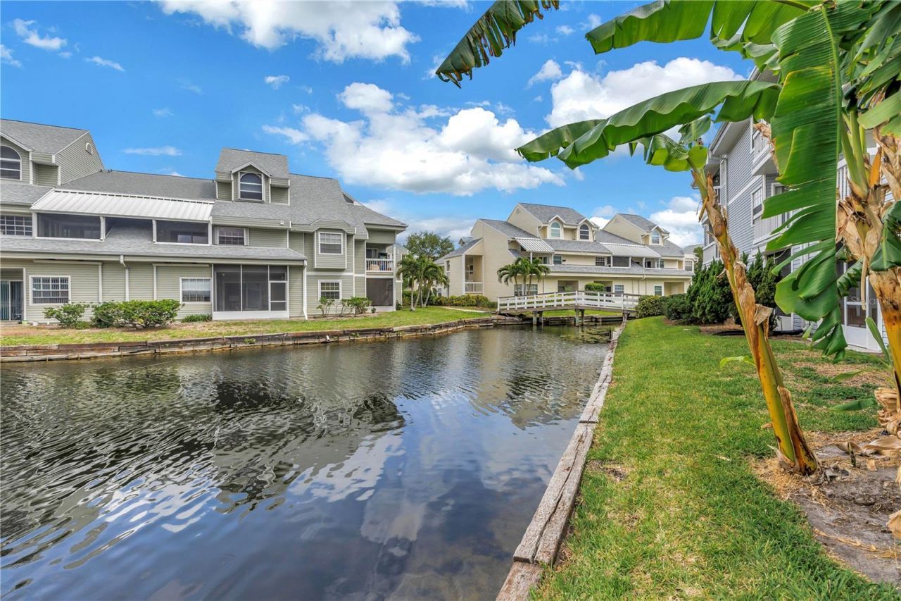 6924 Stones Throw Circle N, Unit 8103, Saint Petersburg, FL 33710 Photo
