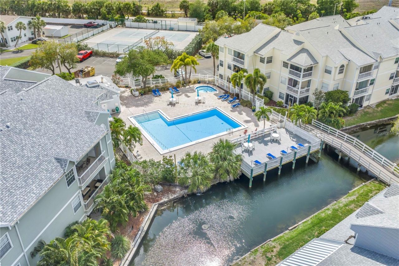 6924 Stones Throw Circle N, Unit 8103, Saint Petersburg, FL 33710 Photo