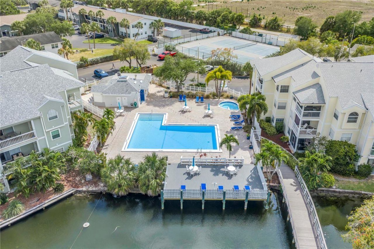 6924 Stones Throw Circle N, Unit 8103, Saint Petersburg, FL 33710 Photo
