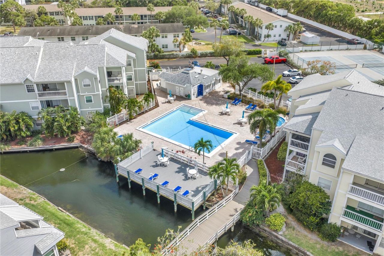 6924 Stones Throw Circle N, Unit 8103, Saint Petersburg, FL 33710 Photo
