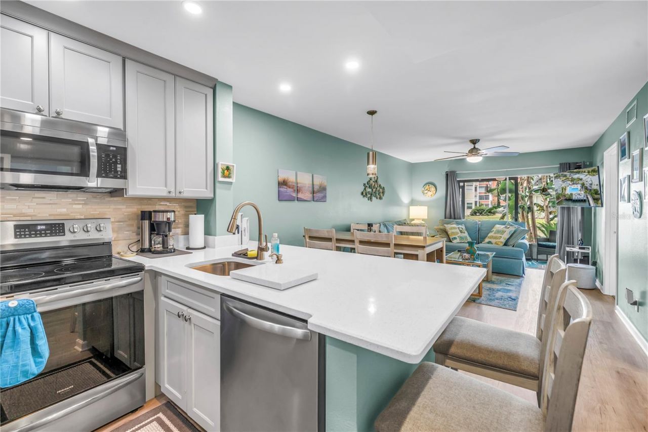 6924 Stones Throw Circle N, Unit 8103, Saint Petersburg, FL 33710 Photo