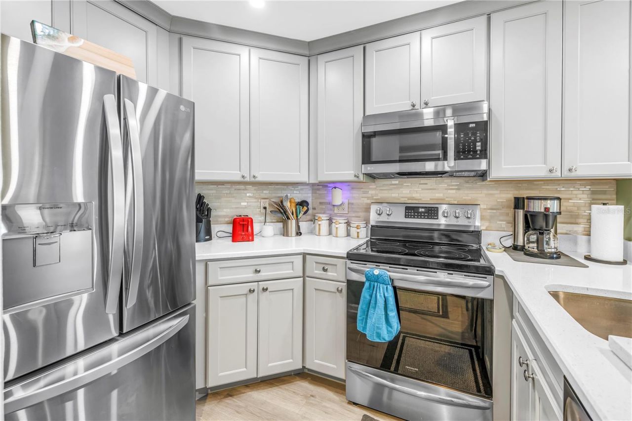 6924 Stones Throw Circle N, Unit 8103, Saint Petersburg, FL 33710 Photo