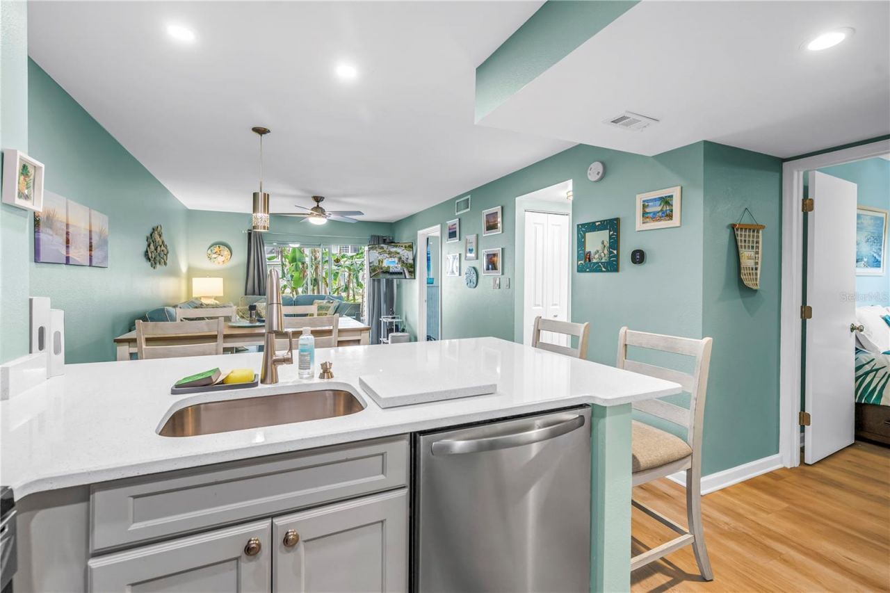 6924 Stones Throw Circle N, Unit 8103, Saint Petersburg, FL 33710 Photo