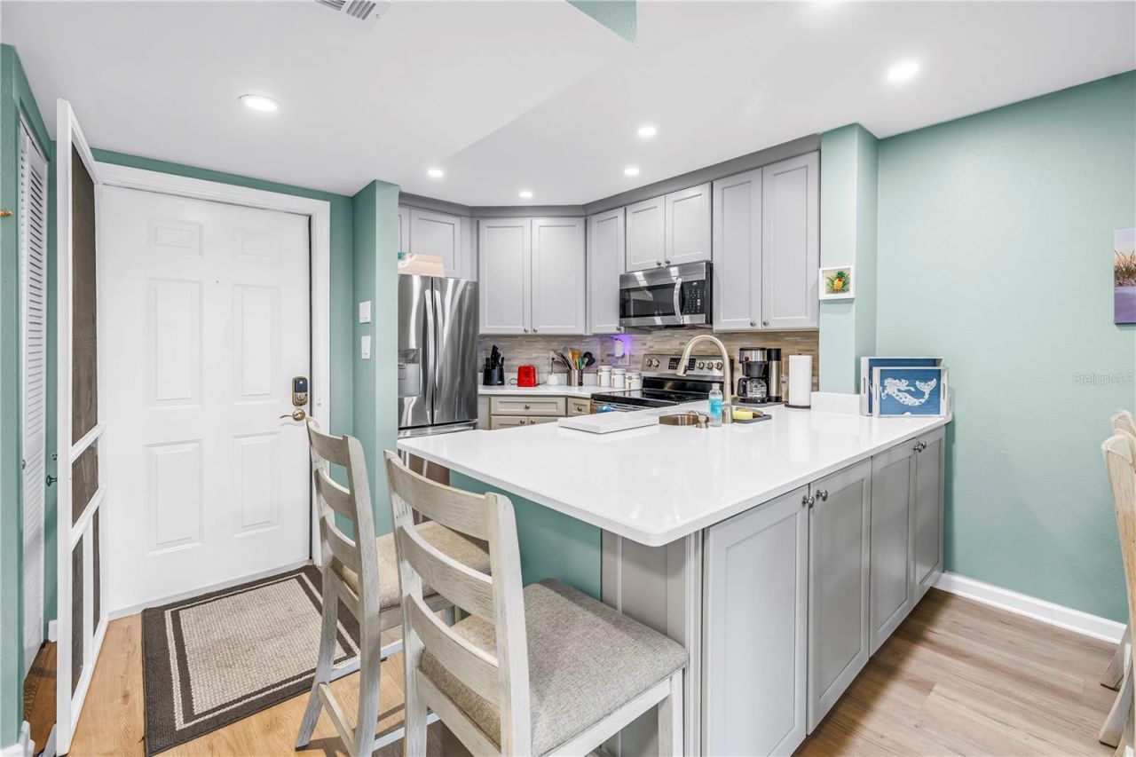 6924 Stones Throw Circle N, Unit 8103, Saint Petersburg, FL 33710 Photo