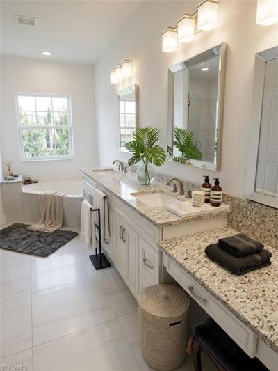 562 Laguna Royale Blvd, Unit 604, Naples, FL 34119 Photo