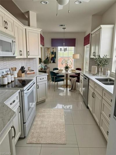 562 Laguna Royale Blvd, Unit 604, Naples, FL 34119 Photo