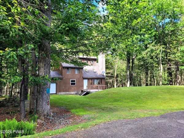 1040 Bear Drive , Newfoundland, PA 18445