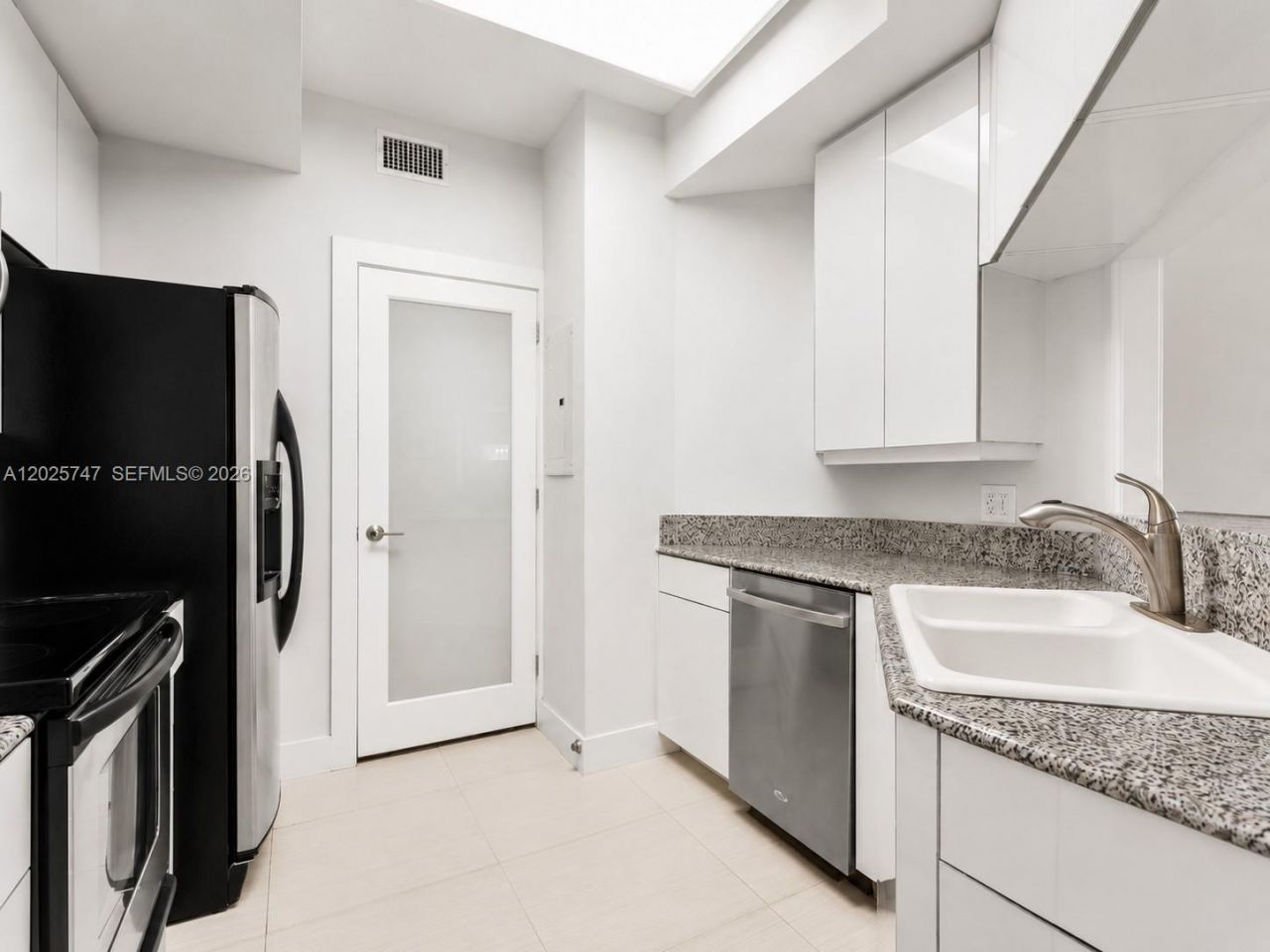 888 Brickell Key Dr, Unit 1002, Miami, FL 33131 Photo