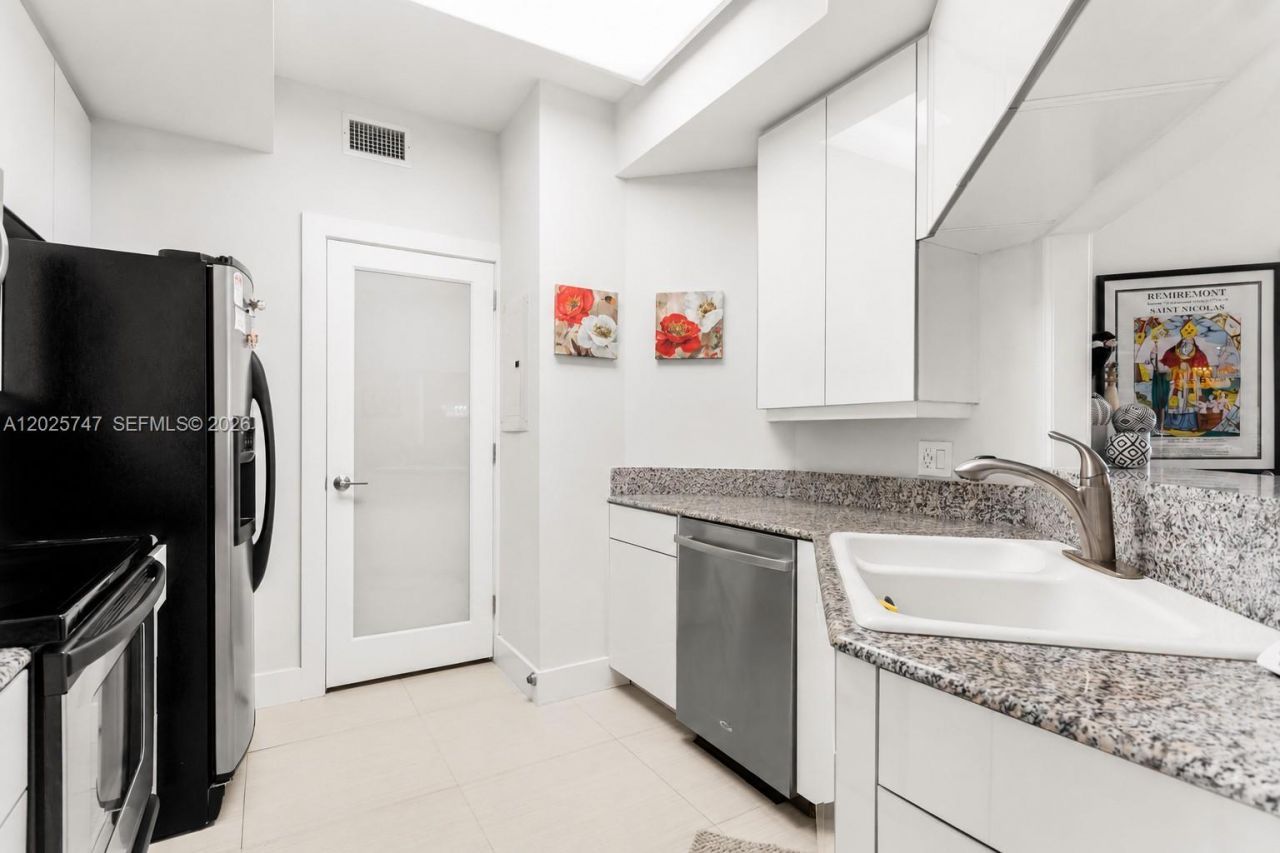 888 Brickell Key Dr , Unit 1002, Miami, FL 33131 Photo