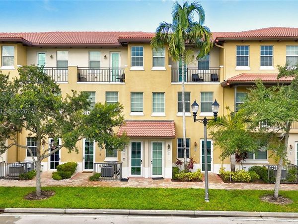 954 SW 147th Ave, Unit 2610, Pembroke Pines, FL 33027