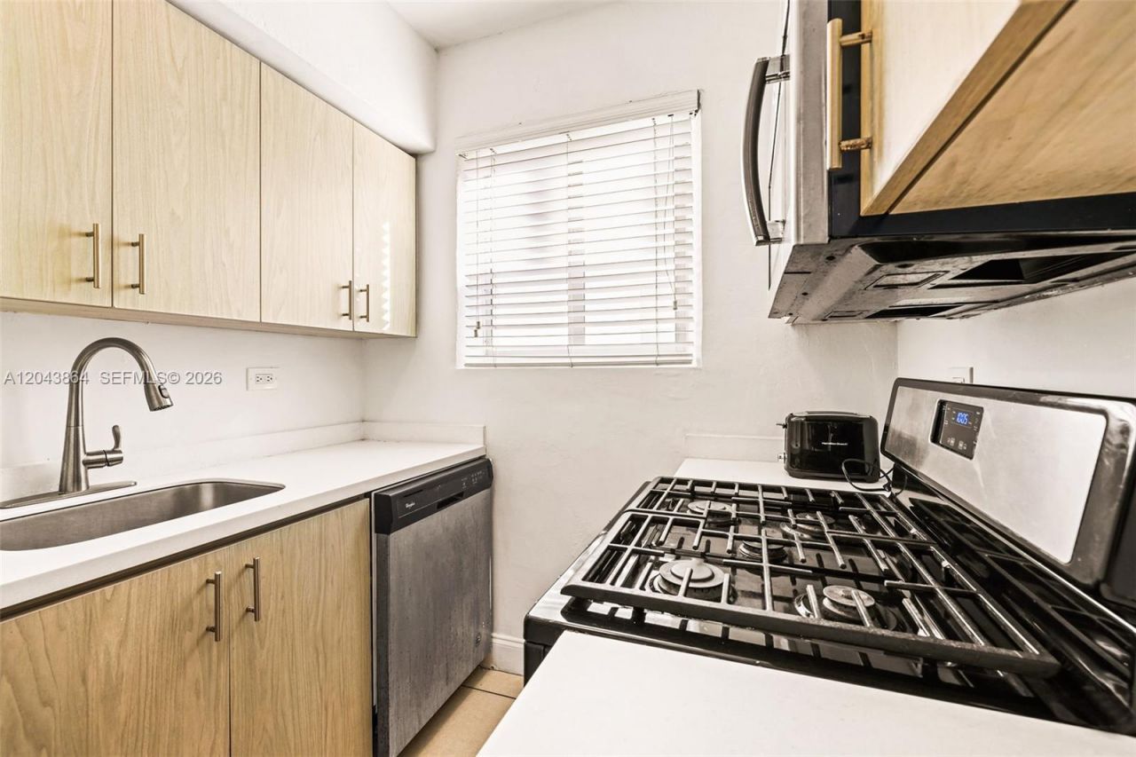 7340 Harding Ave , Unit 16, Miami Beach, FL 33141 Photo
