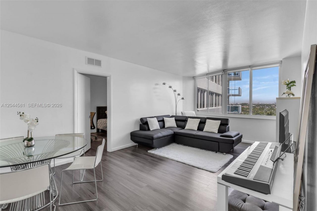 7441 Wayne Ave , Unit 10H, Miami Beach, FL 33141 Photo