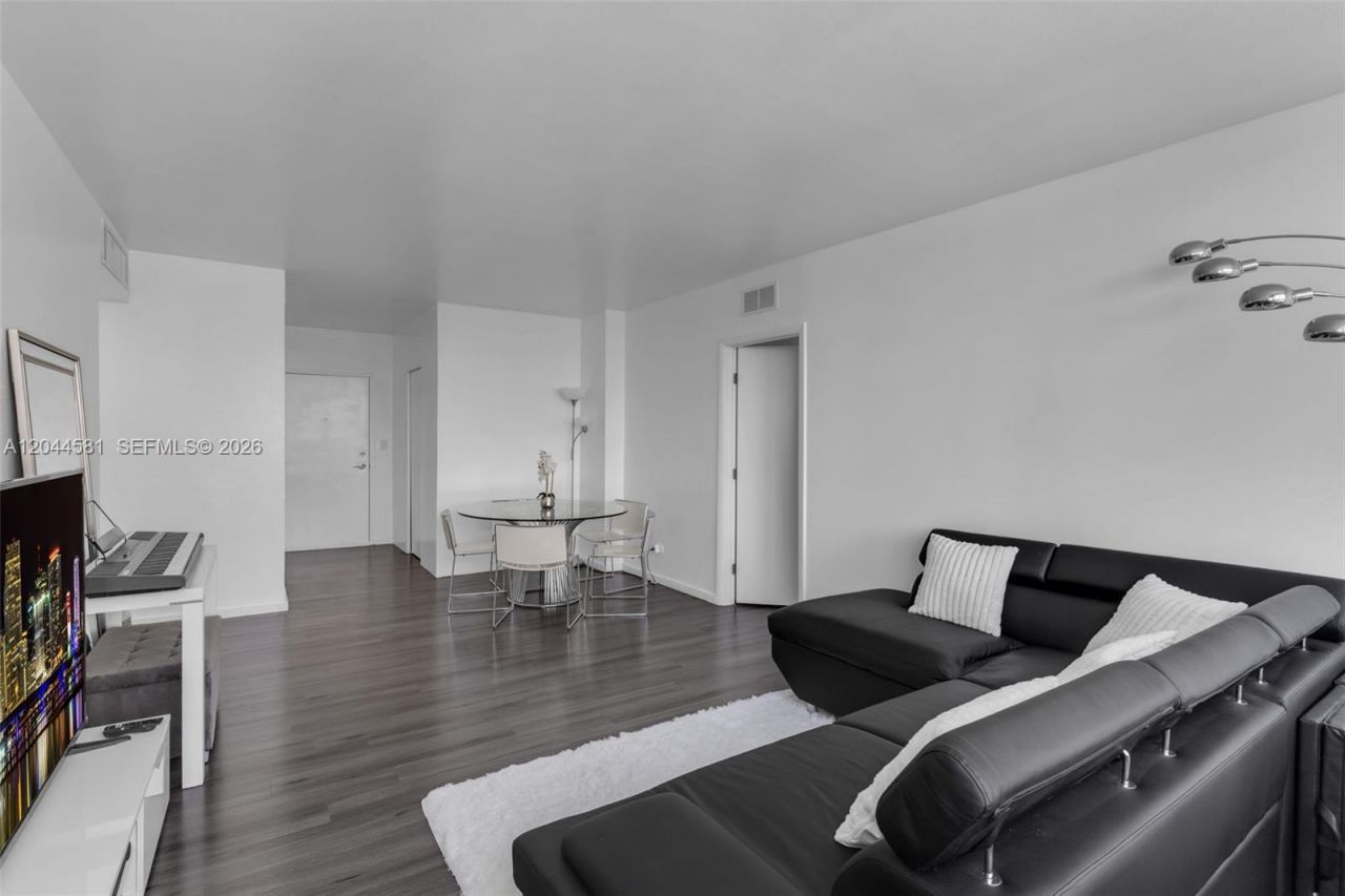 7441 Wayne Ave , Unit 10H, Miami Beach, FL 33141 Photo