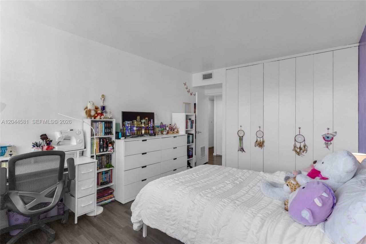 7441 Wayne Ave , Unit 10H, Miami Beach, FL 33141 Photo