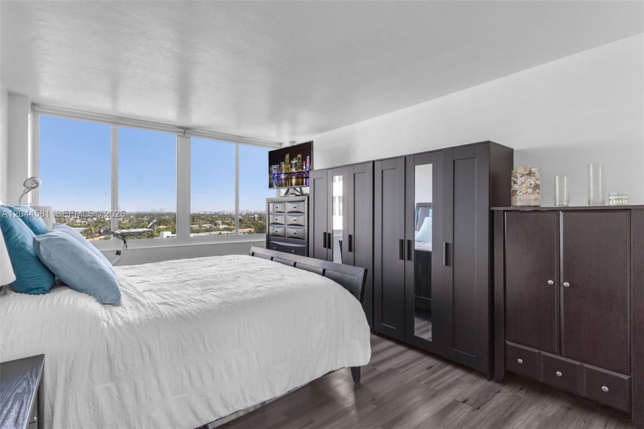 7441 Wayne Ave , Unit 10H, Miami Beach, FL 33141 Photo