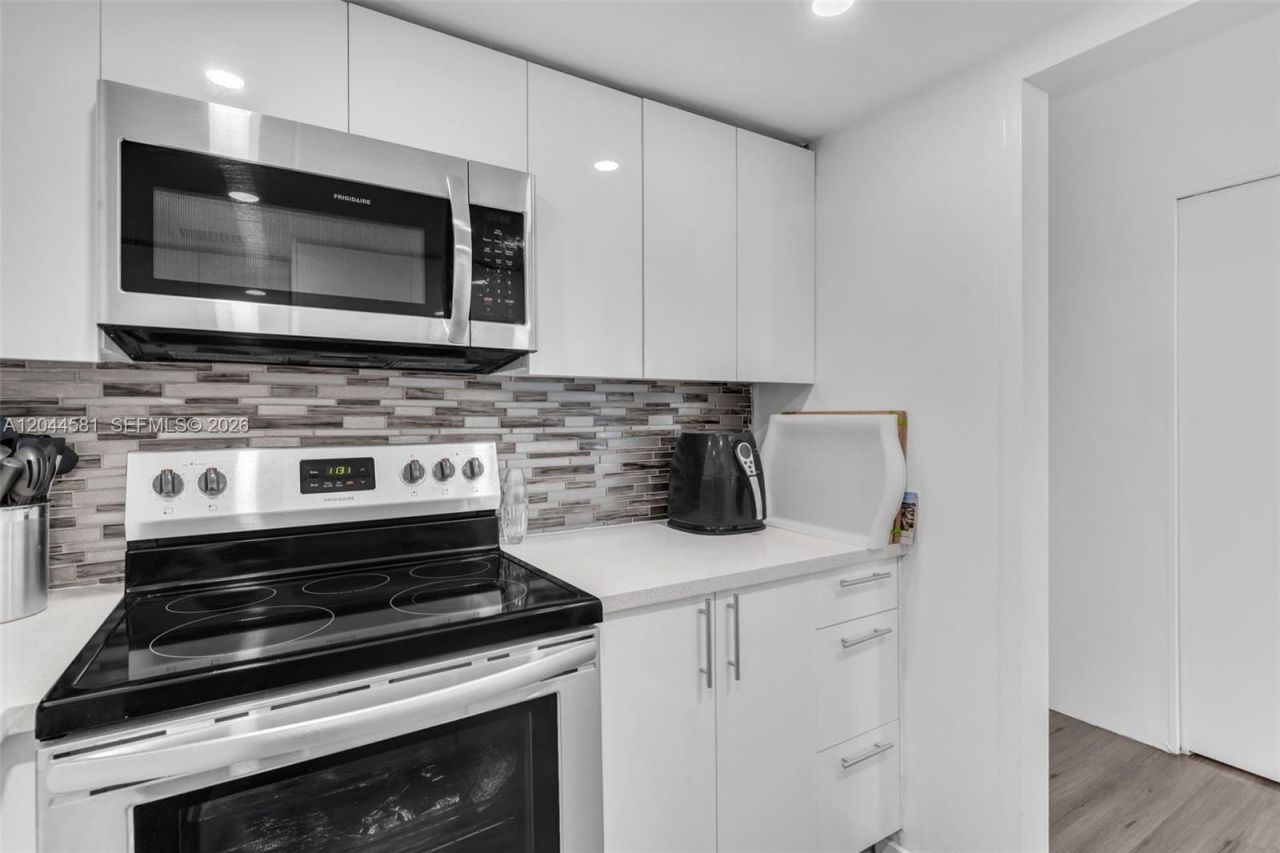 7441 Wayne Ave , Unit 10H, Miami Beach, FL 33141 Photo