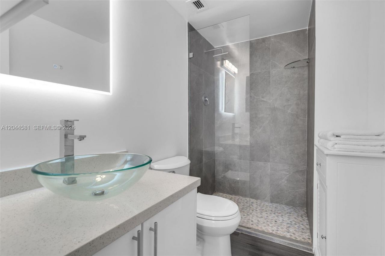 7441 Wayne Ave , Unit 10H, Miami Beach, FL 33141 Photo