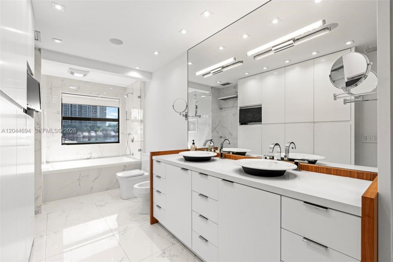 21145 Helmsman Dr , Unit N11, Aventura, FL 33180 Photo